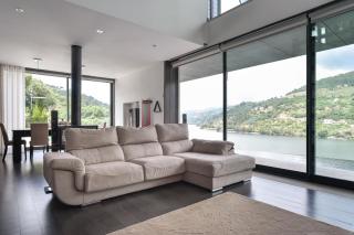 Luxurious 3-br Villa With Infinity Pool in Resende - - 9