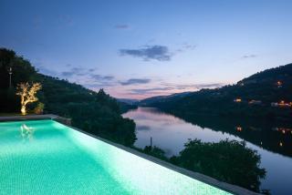 Luxurious 3-br Villa With Infinity Pool in Resende - - 3
