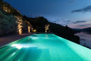 Luxurious 3-br Villa With Infinity Pool in Resende - - 4