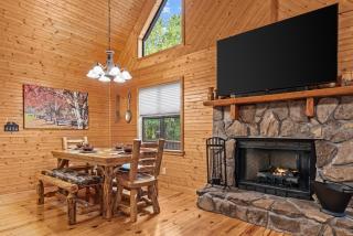 The Cabin Kingdom with Hottub - Blairsville - 0