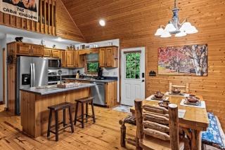 The Cabin Kingdom with Hottub - Blairsville - 8