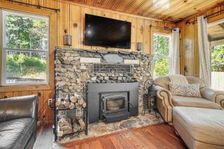 Walk to Winery Cozy Cabin with Fire Pit in Murphys - Murphys - 5