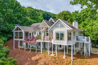 Stunning Hiawassee Hideaway with Impeccable Views! - 8