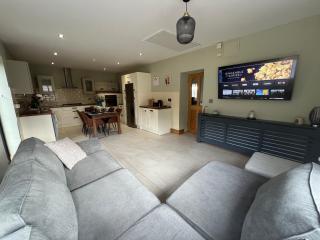 Dinnys Cottage - 6