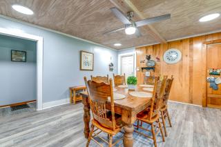 2 Mi to Ski Sapphire Pet-Friendly Cashiers Cabin - 9