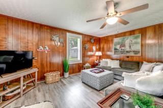 2 Mi to Ski Sapphire Pet-Friendly Cashiers Cabin - 7