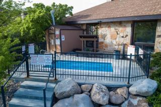 Creekside Comfort with Resort Amenities - Eden - 6