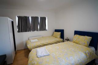 Easy 2 Manage 3BR Home Near Hounslow West Tube Station - 3