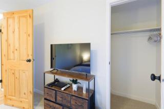 Luxuriously Contemporary Condo - 4