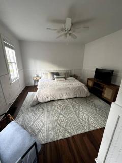 Cedar Street Retreat - Unit B - 5