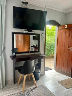 Silken Trap Accommodation NO LOADSHEDDING - Johannesburg - 6