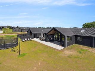 Spacious Retreat near Beach - By Traum Ferienwohnungen - 0