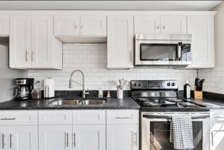 Lavish Flat w King Bed in near DT Food & Shops - Louisville - 7