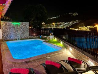 Villa Puerto Rico in front of the shopping center with private heated saltwater pool with jacuzzi & arcade games & t able foot ball - Porto Rico - 0
