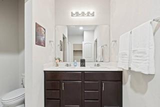 Elegant Home with Cozy Vibes - Pflugerville - 8