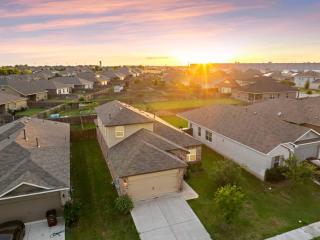 Elegant Home with Cozy Vibes - Pflugerville - 5