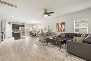 Elegant Home with Cozy Vibes - Pflugerville - 0
