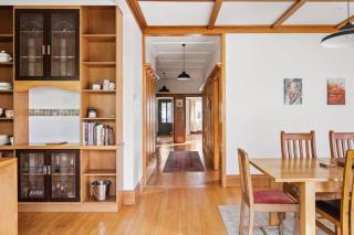 600m to CBD - Riverfront Home - 4