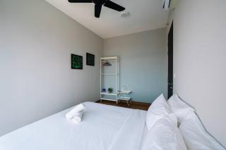 Seaview Tropicana218 3BR 2CP - George Town - 7