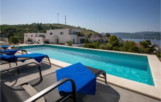 3 Bedroom Amazing Home In Komarna - 9