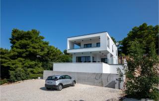 3 Bedroom Amazing Home In Komarna - 3