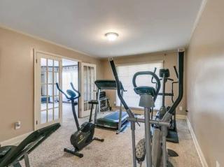 7 Bedroom Luxurious retreat with Heated Pool, Hot tub & King Beds - Oklahoma City - 6