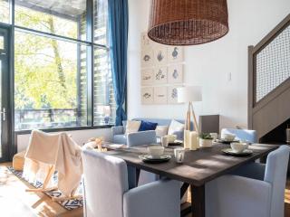 Belvilla Majestic Lake Mansion Retreat - - 8