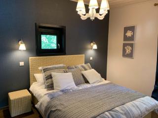 Grand Lakeside Escape by Belvilla - - 7