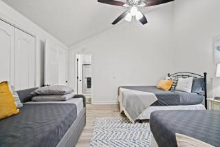 Renovated Townhome 5 mins walk to Beach, in the best resort in PCB, Horizon South - 2