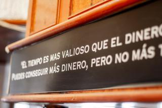 Casanova Suites & Hostel - 8