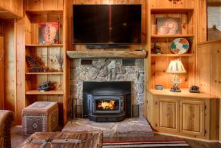 Willow Cove Lodge- 5 bedrooms with a hot tub - Bass Lake - 5