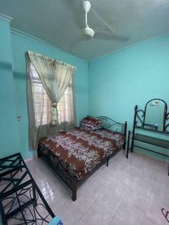 Homestay Kota Bharu Liyahana 4R3B 10 pax - Kota Bharu - 1