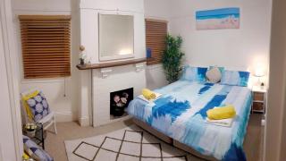 Homely Beachfront Apartment with Direct Beach Access - The Coachhouse - Narrabeen - 2