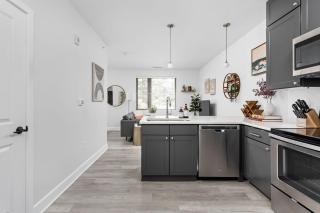 Sleek Studio Unit near Broad Ripple by CozySuites - Indianapolis - 4