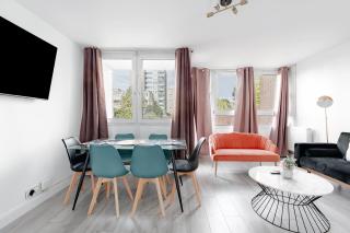 3BR Off A13 , Sleeps 6, 2mins to Langdon DLR,Free Parking - 1