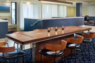 Courtyard by Marriott Charlottesville - Charlottesville - 6
