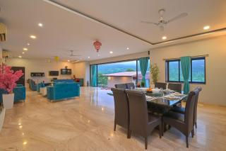 StayVista's Lake Mansion - Lakeside Villa with Mountain View, Large Pool & Sprawling Lawn - Lonavala - 4