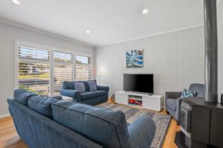 Ocean Retreat by Ready Set Stay - BYO linen and towels - Rosebud - 9