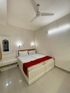 Hotel Kamal Nearest To Taj Mahal - Agra - 1