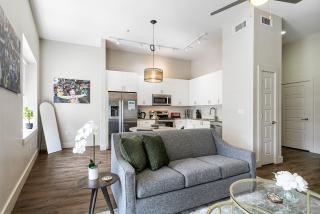 Tasteful Condo Walking Distance to French Quarter - New Orleans - 5