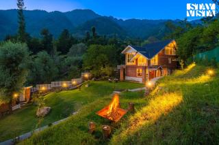 StayVista at Aaram Gah with Lawn, Bonfire, BBQ - Srinagar - 9