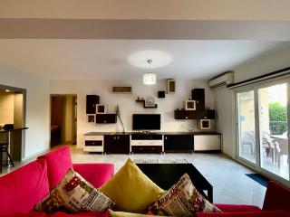 Stylish 2BR Apartment in Downtown Rehab Near Malls - Kairo - 3