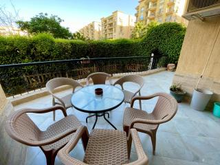 Stylish 2BR Apartment in Downtown Rehab Near Malls - Kairo - 0