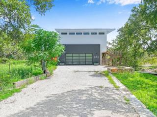 Happiness Ranch - Cypress Tree House - Blanco - 3