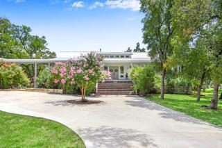 Happiness Ranch - Oak Tree House - Blanco - 9