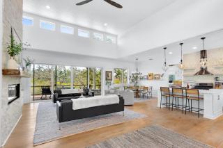 Happiness Ranch - Oak Tree House - Blanco - 7