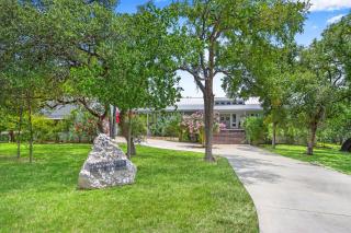 Happiness Ranch - Oak Tree House - Blanco - 5