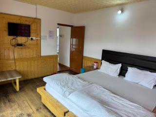 Highway Inn Guest House - Leh - 0
