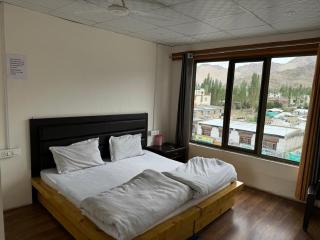 Highway Inn Guest House - Leh - 3