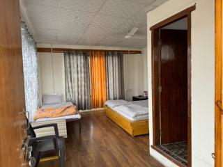 Highway Inn Guest House - Leh - 2